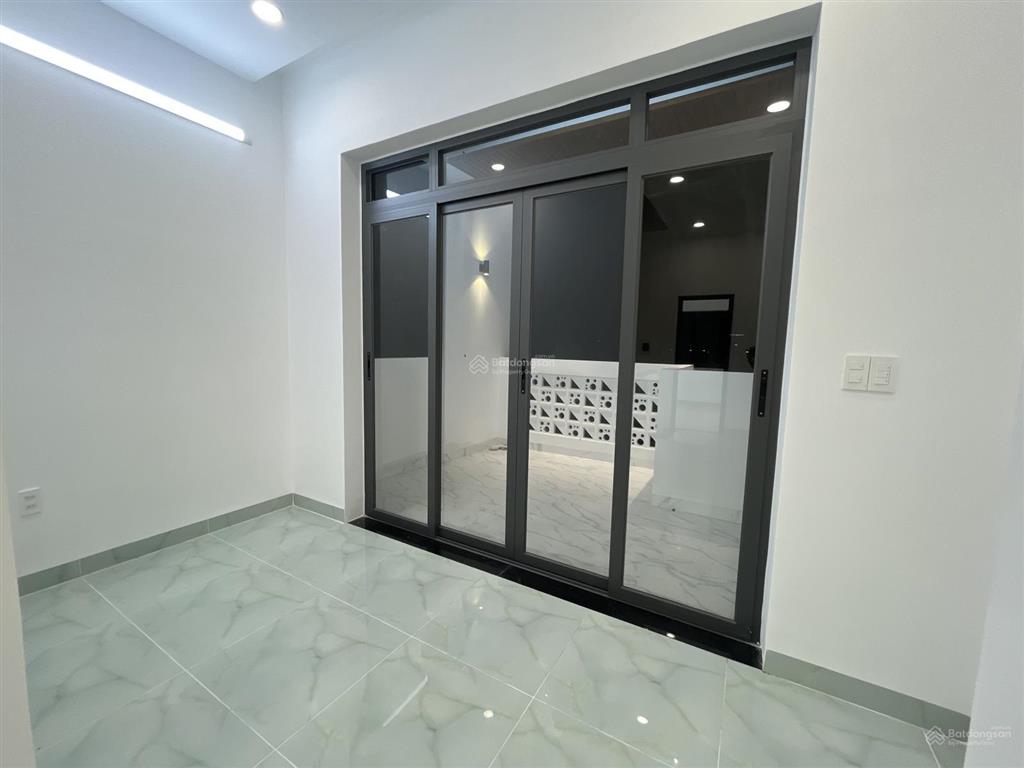 Nhà xây mới 100%, nhà đẹp như mới