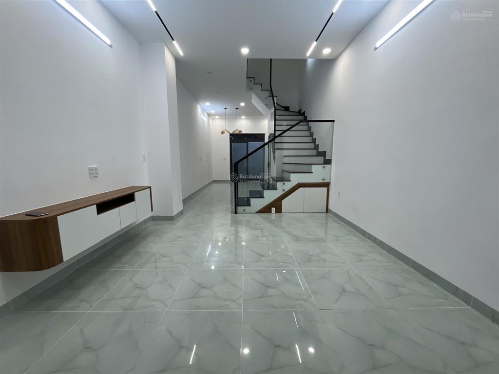 Nhà xây mới 100%, nhà đẹp như mới