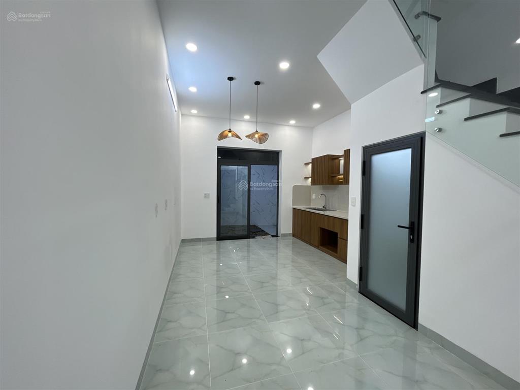 Nhà xây mới 100%, nhà đẹp như mới