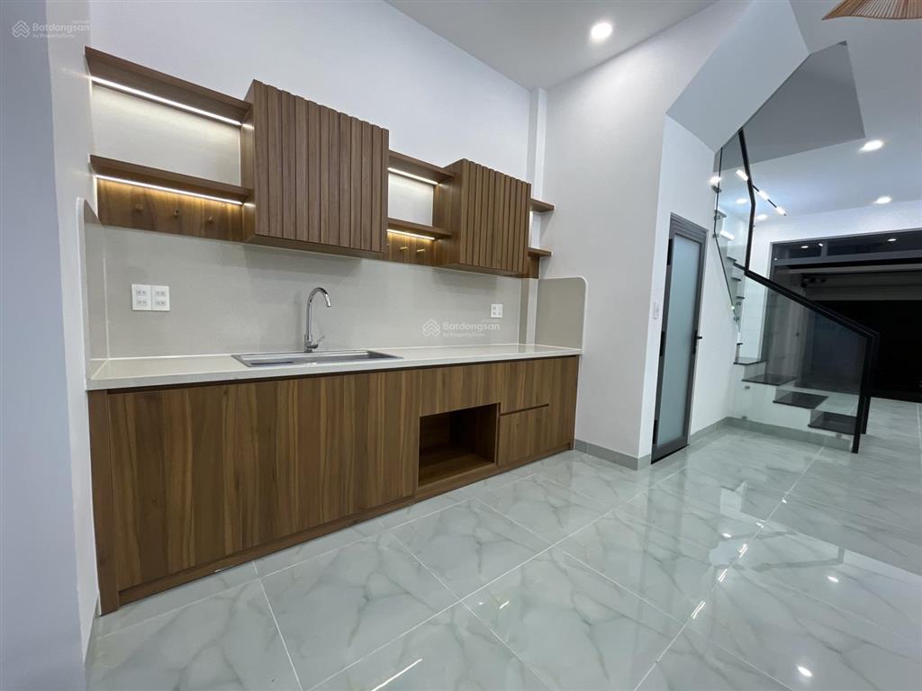 Nhà xây mới 100%, nhà đẹp như mới