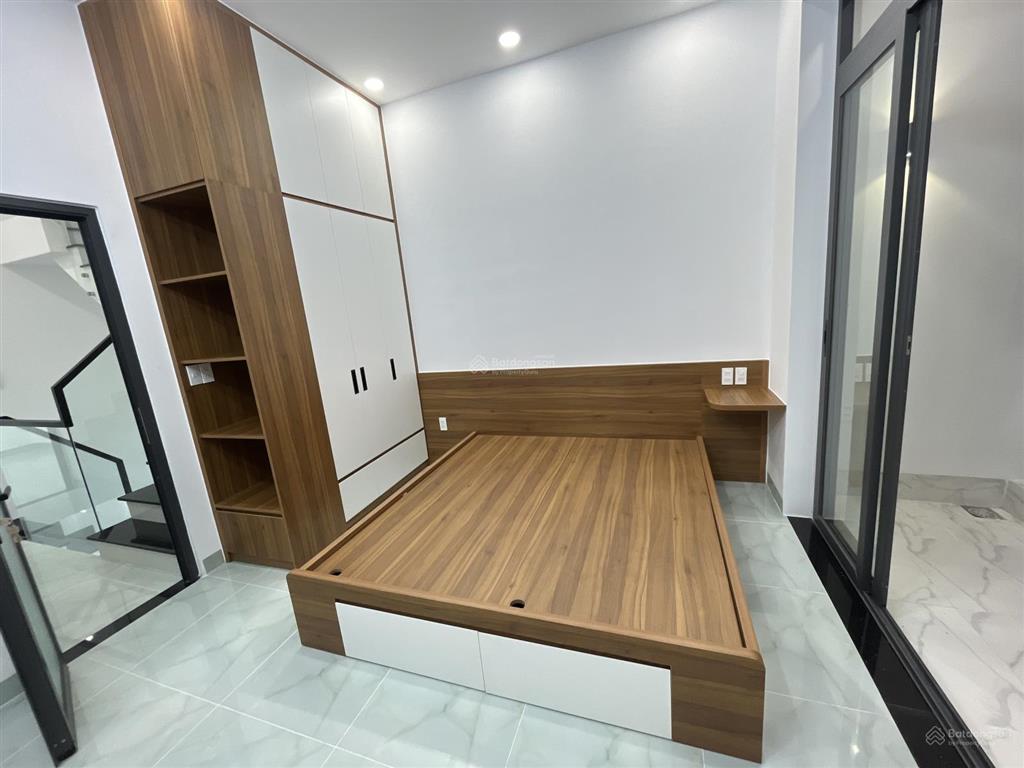 Nhà xây mới 100%, nhà đẹp như mới