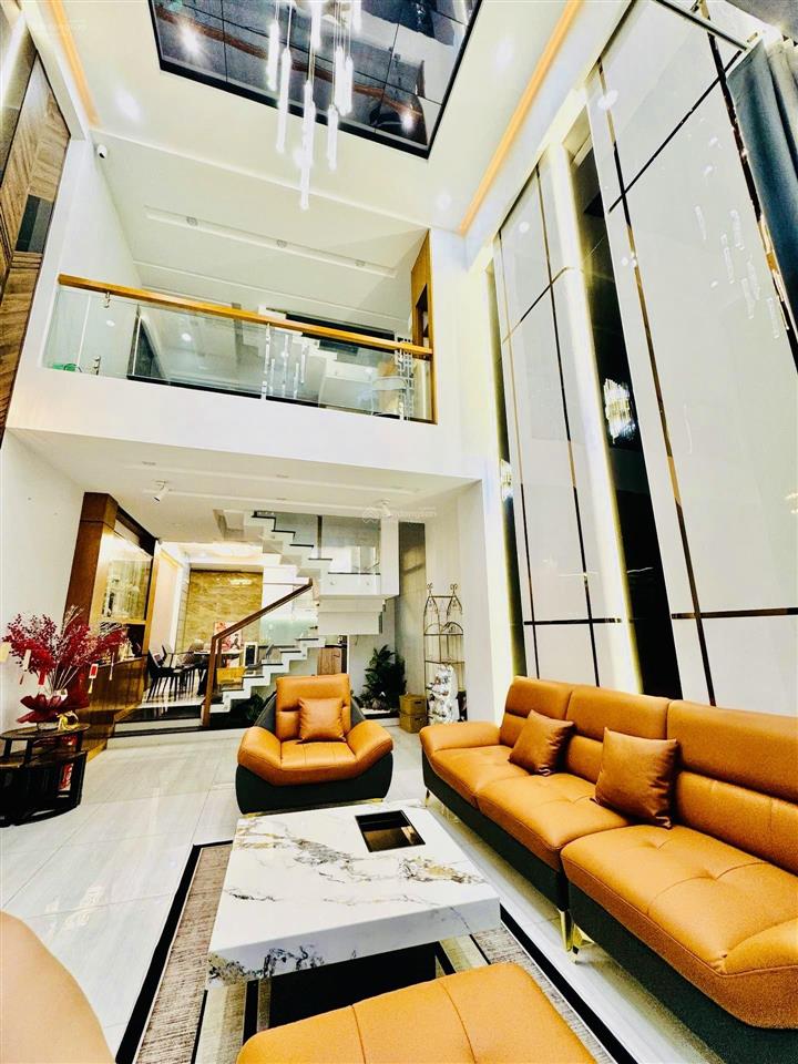 Siêu phẩm 5 tầng, hẻm 6m thông, dt 4,5*15, full nội thất cao cấp, gần sân bay, emart