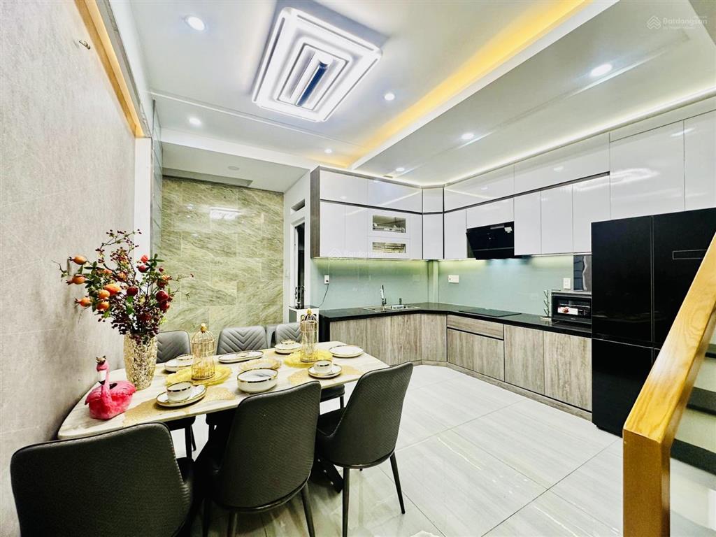 Siêu phẩm 5 tầng, hẻm 6m thông, dt 4,5*15, full nội thất cao cấp, gần sân bay, emart