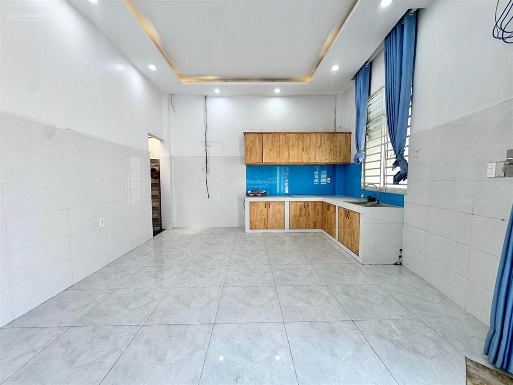 Mt kd đỉnh ngang 12m hiếm bình trưng tây q2