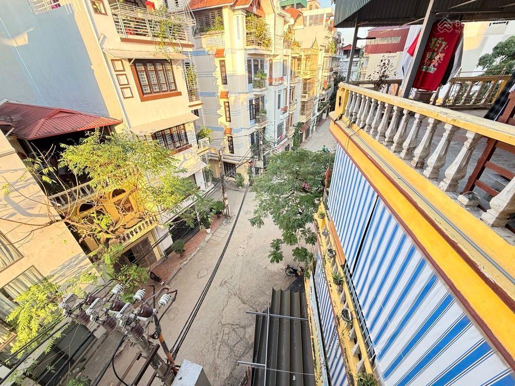 Bán nhà trần thái tông 31m2 4t 9.8 tỷ ô tô tránh, kinh doanh, trung tâm