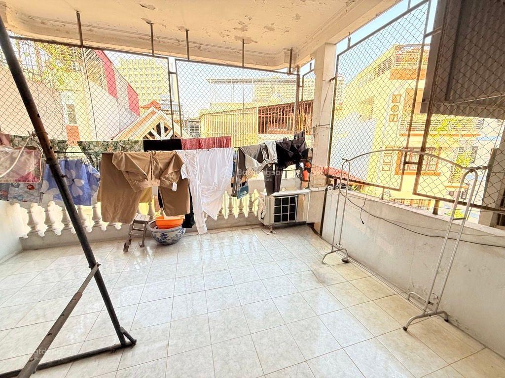 Bán nhà trần thái tông 31m2 4t 9.8 tỷ ô tô tránh, kinh doanh, trung tâm