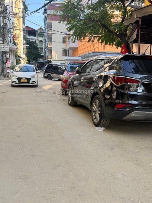 Bán nhà trần thái tông 31m2 4t 9.8 tỷ ô tô tránh, kinh doanh, trung tâm