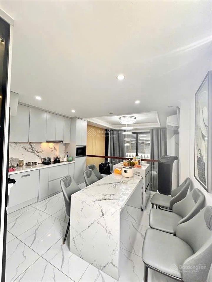 Bán nhà dịch vọng 31m2 4t 9.8 tỷ ô tô tránh, kinh doanh, ngõ 6m, phân lô vip