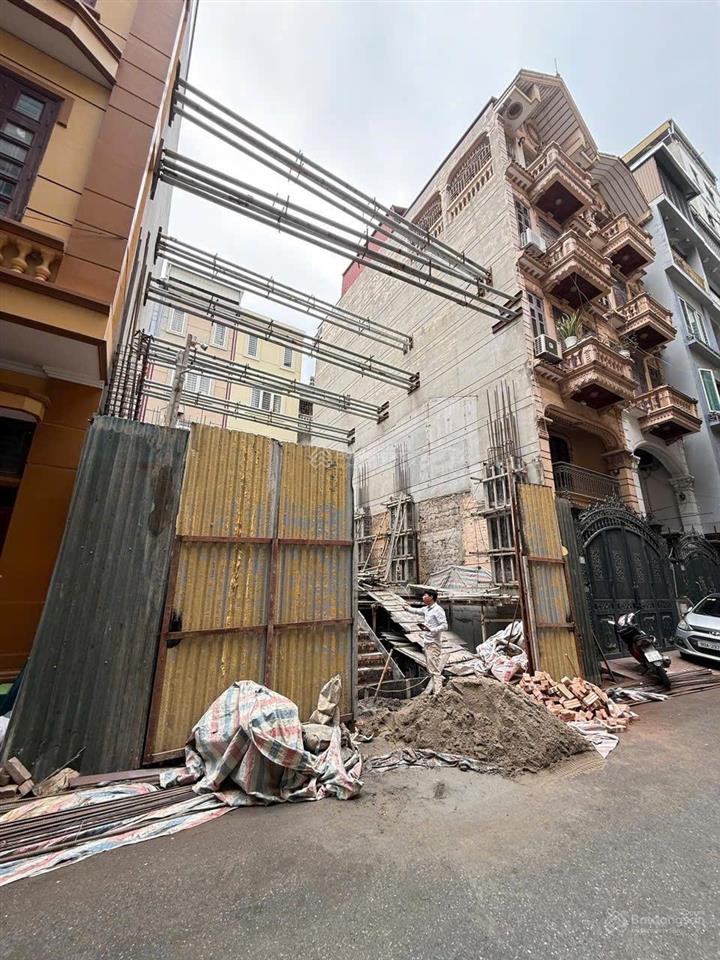 Hiếm  duy nhất còn lại ở trần thái tông nhà đẹp + hai mặt thoáng + ngõ thông, dt 81m2  15m ra ôtô