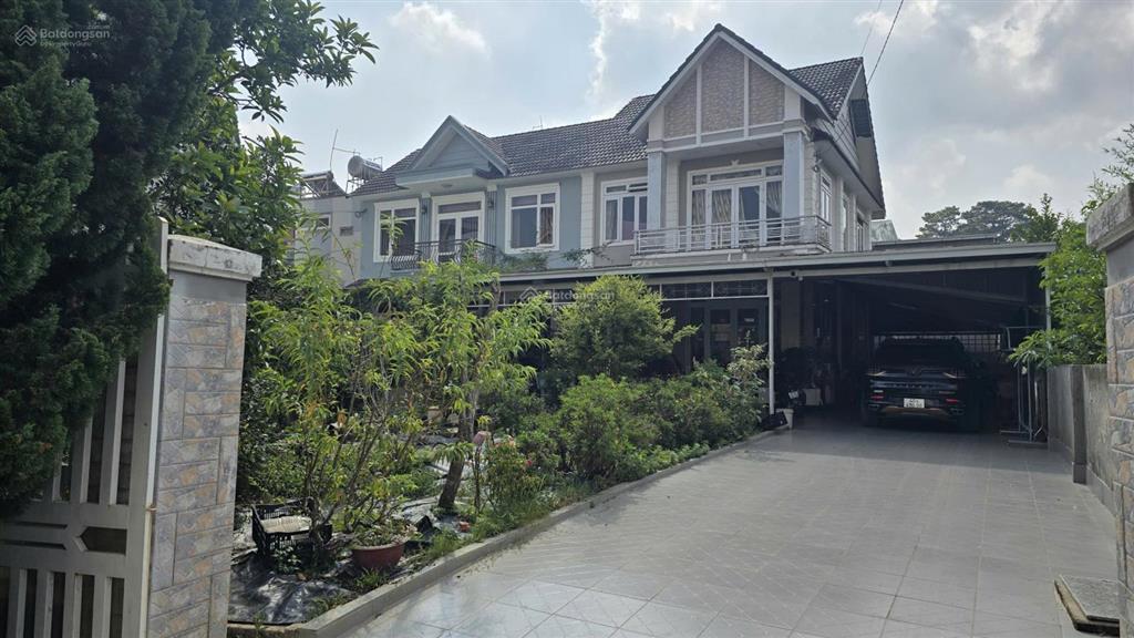Cho thuê nhà biệt thự. mặt tiền 13m có tầng hầm mặt tiền đường khu quy hoạch yersin.