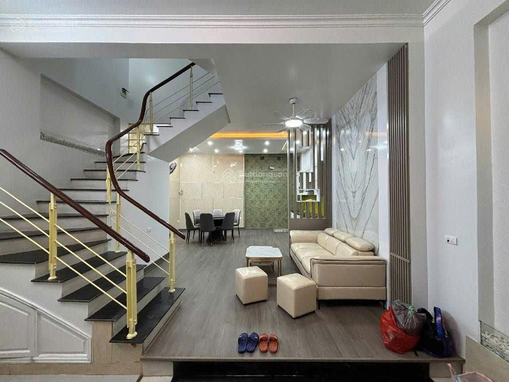 Bán nhà nguyễn phong sắc 31m2 4t 9.7 tỷ ô tô 7 chỗ, kinh doanh, ngõ rộng hiếm