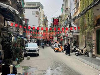 Cho thuê nguyên căn phố 8/3, hai bà trưng, nhà rộng, ô tô vào nhà, vỉa hè 50m 4t, 12tr