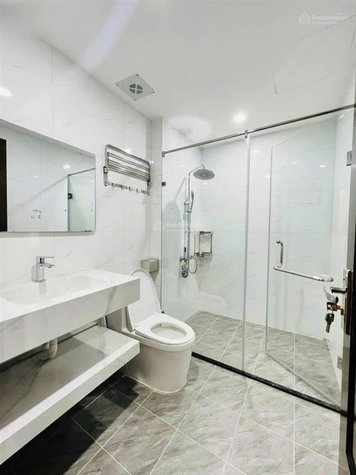 Cho thuê nguyên căn giải phóng, 7 tầng thang máy, nội thất, ô tô đỗ cửa, 46m  24tr