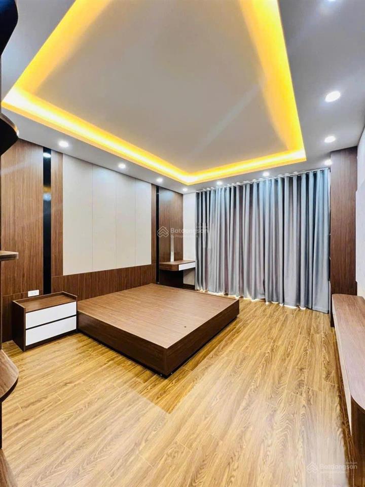Cho thuê nguyên căn giải phóng, 7 tầng thang máy, nội thất, ô tô đỗ cửa, 46m  24tr