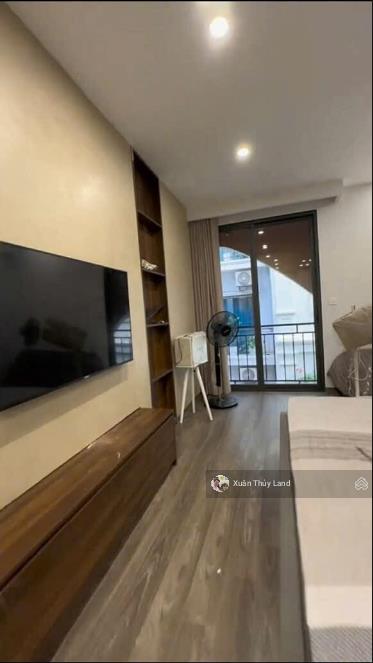 Cho thuê nhà nguyên căn 6 tầng nguyễn văn cừ, dt 82m2, mt 4.3m ngõ ô tô 4m thông 2 đầu