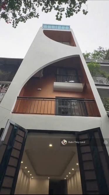 Cho thuê nhà nguyên căn 6 tầng nguyễn văn cừ, dt 82m2, mt 4.3m ngõ ô tô 4m thông 2 đầu