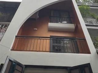Cho thuê nhà nguyên căn 6 tầng nguyễn văn cừ, dt 82m2, mt 4.3m ngõ ô tô 4m thông 2 đầu