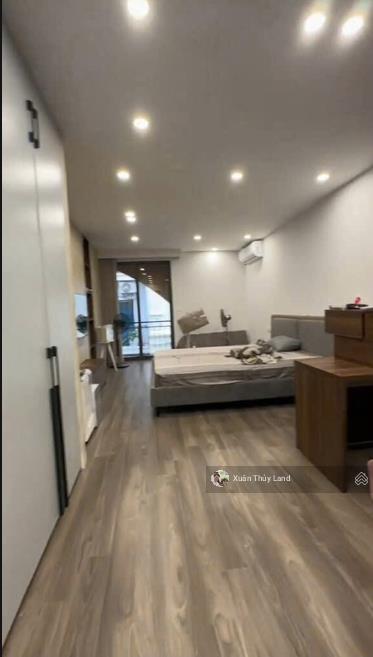 Cho thuê nhà nguyên căn 6 tầng nguyễn văn cừ, dt 82m2, mt 4.3m ngõ ô tô 4m thông 2 đầu