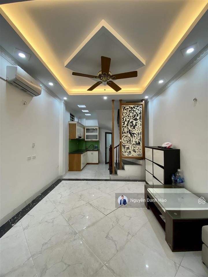 Nhỉnh 7 tỷ có ngay nhà 5 tầng, 33 m2, 3pn, view hồ hoàng cầu  đống đa.