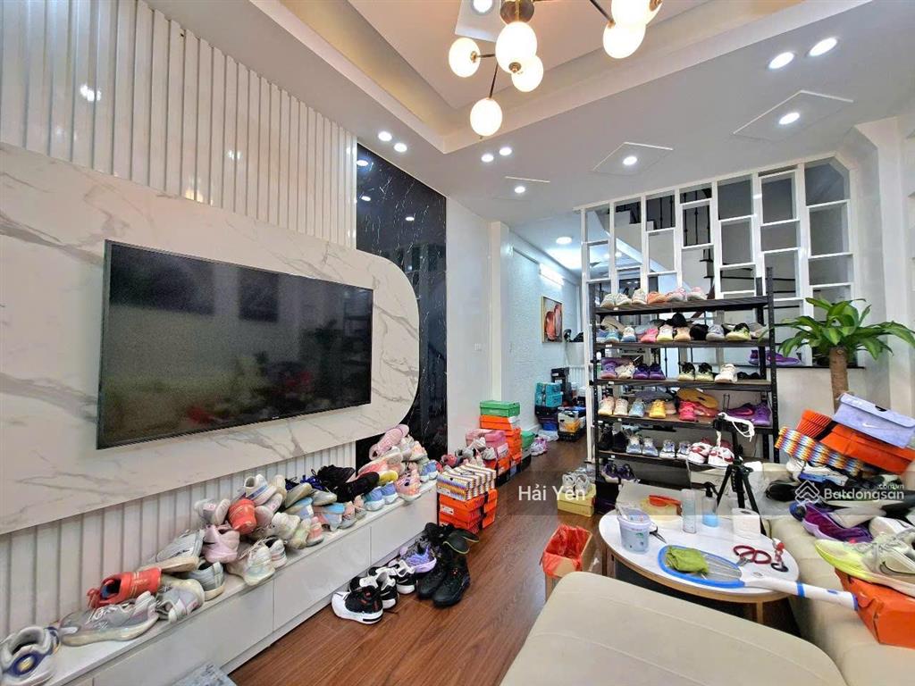 Bán nhà cầu giấy, ngõ thông, ô tô qua nhà. dt 34m x 6 tầng, giá 10,2 tỷ