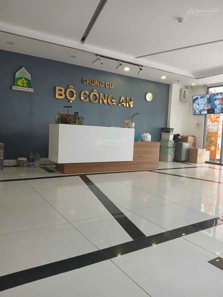 Bán căn hộ sân vườn cc bộ công an , dt 134,4m2( 40m2 sân vườn), 3pn, 2wc. sổ hồng. giá 9.8 tỷ tl
