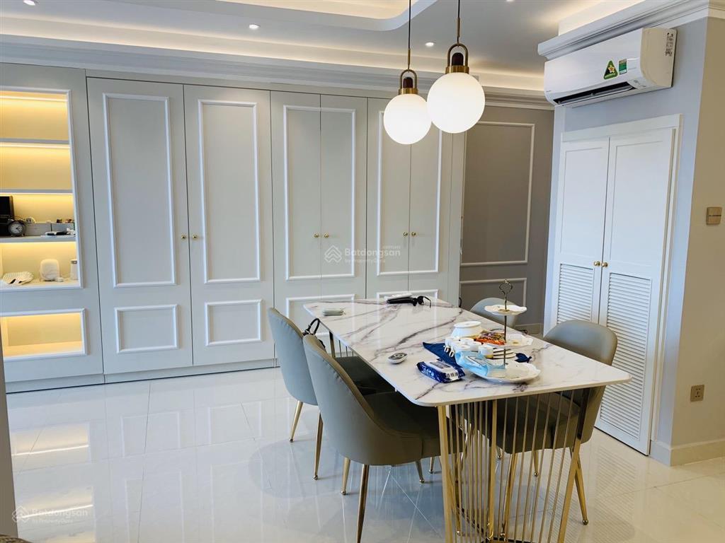 Cần cho thuê căn hộ saigon royal 2pn  2wc view sông sg và bitexco giá tốt.  0909 024 ***