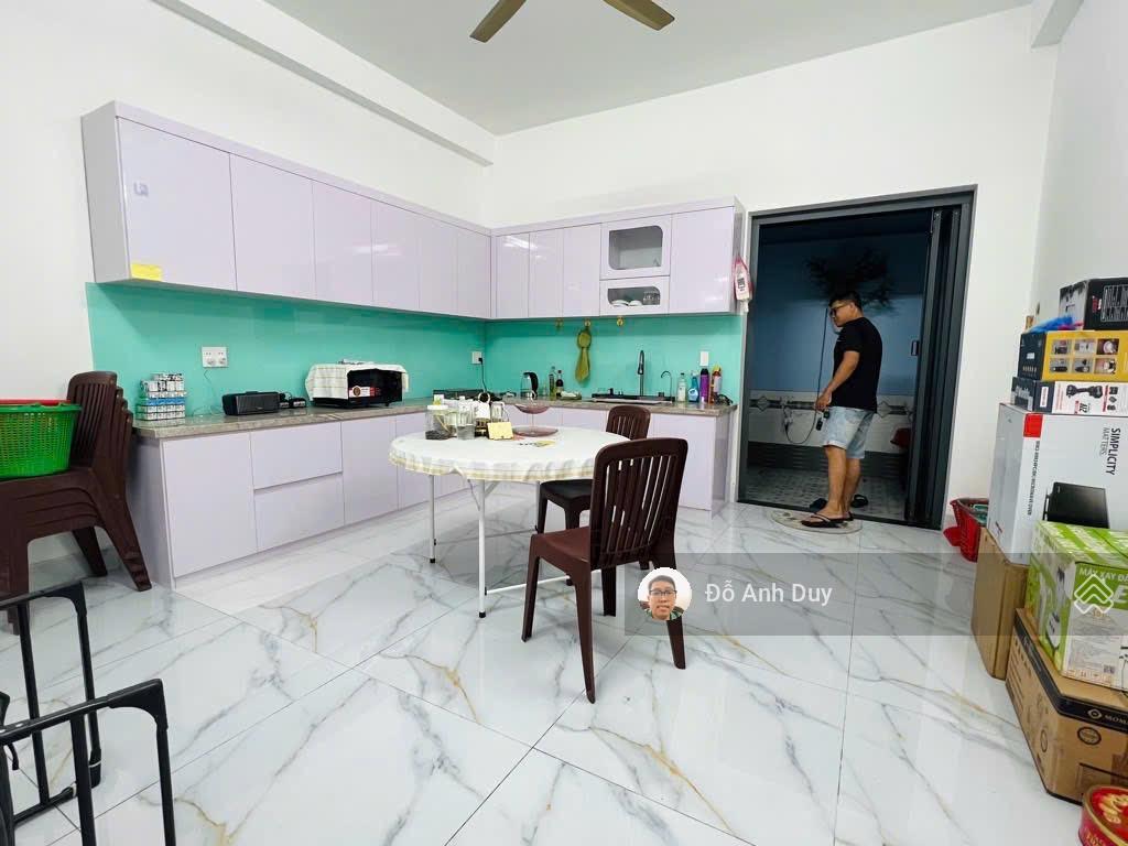 Ngay cộng hoà 75 m 2 3 tầng 7,x tỷ hẻm kinh doanh 8 m