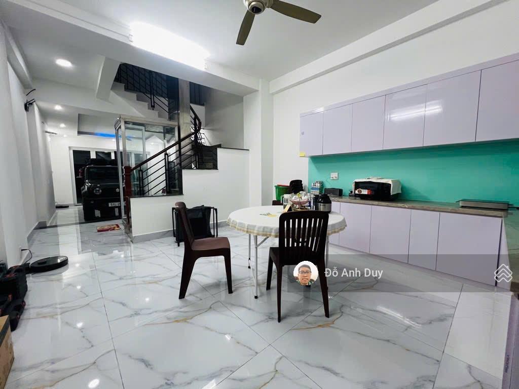 Ngay cộng hoà 75 m 2 3 tầng 7,x tỷ hẻm kinh doanh 8 m
