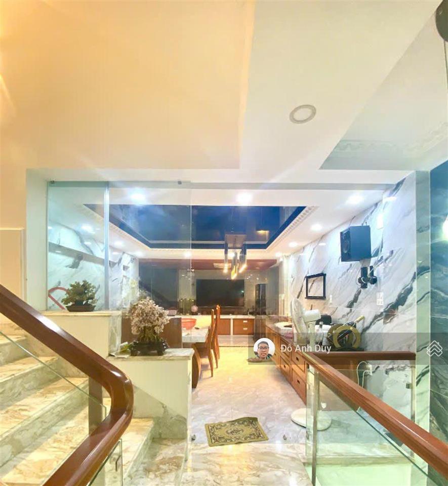 Siêu phẩm 5 tầng 70 m 5 tầng 8 tỷ xíu oto ngủ nhà cạnh mặt tiền .