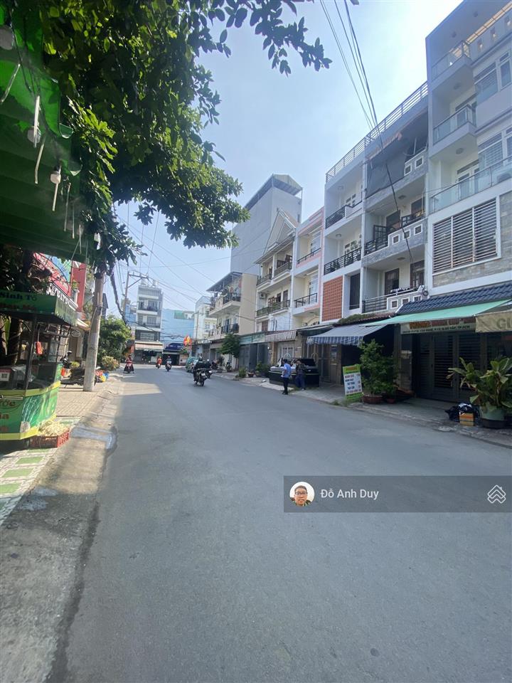 Nhà ngay chợ hạnh thông tây 70 m 4 tầng 7 tỷ xíu hẻm oto