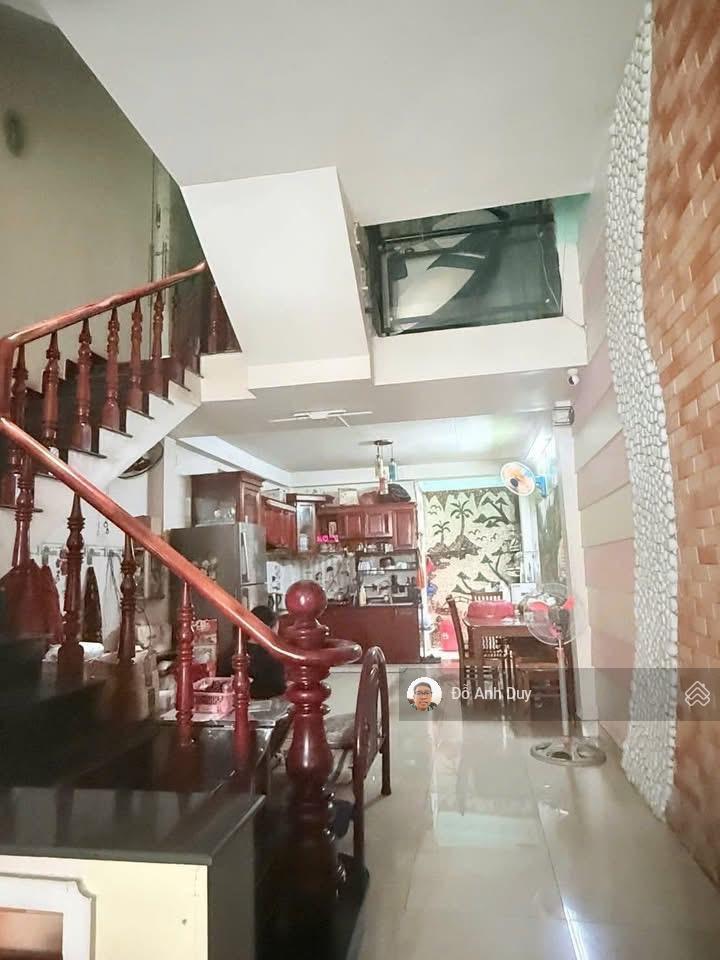 Nhà ngay chợ hạnh thông tây 70 m 4 tầng 7 tỷ xíu hẻm oto