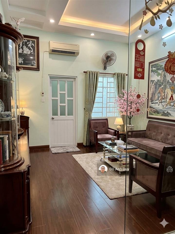 Nhà ngay chợ hạnh thông tây 70 m 4 tầng 7 tỷ xíu hẻm oto