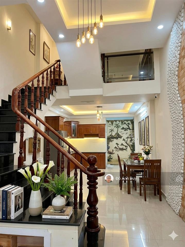 Nhà ngay chợ hạnh thông tây 70 m 4 tầng 7 tỷ xíu hẻm oto