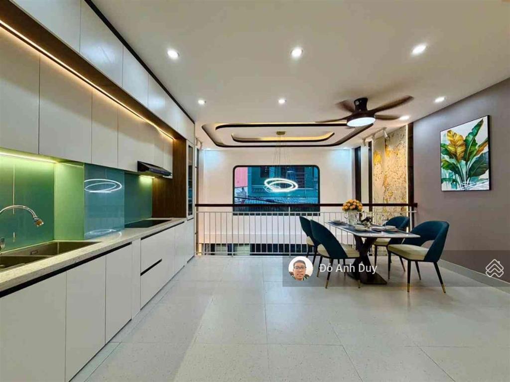 Nhà ngay chợ hạnh thông tây 60 m 2 tầng 3 pn 5 tỷ hẻm oto 6 m thông.