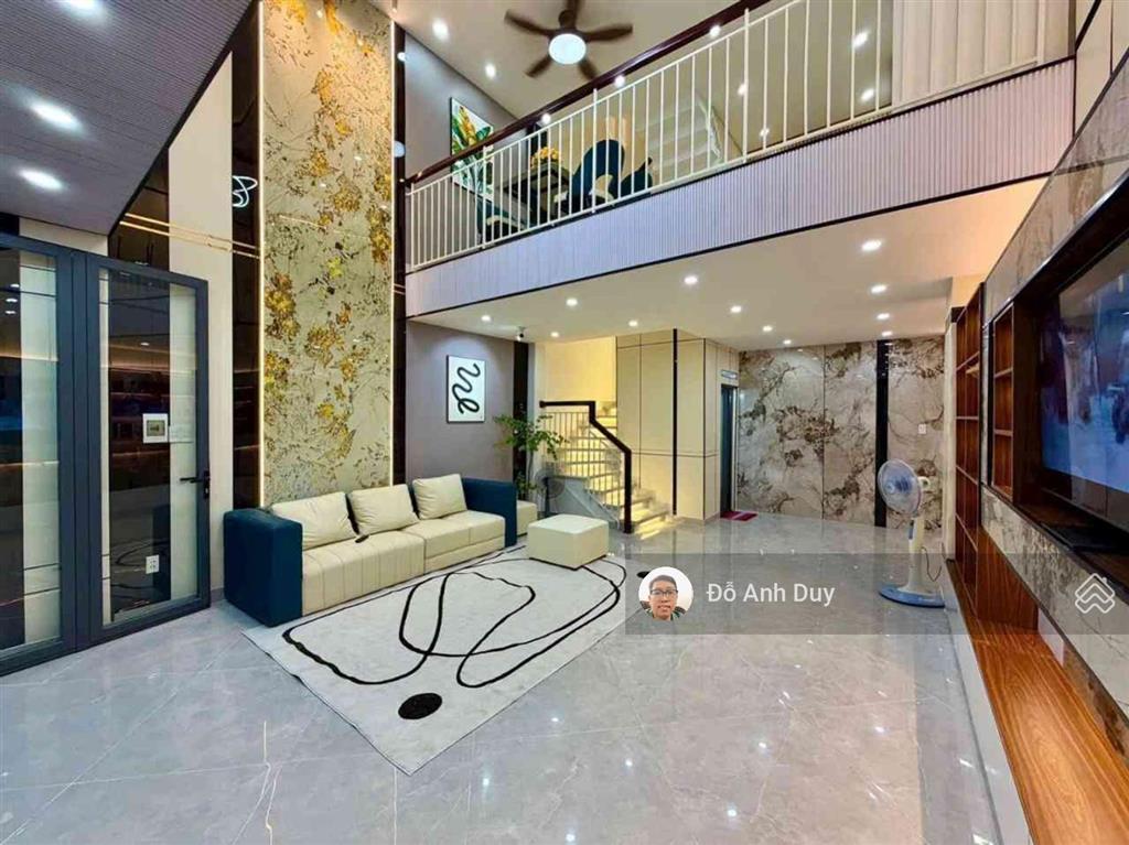 Nhà ngay chợ hạnh thông tây 60 m 2 tầng 3 pn 5 tỷ hẻm oto 6 m thông.
