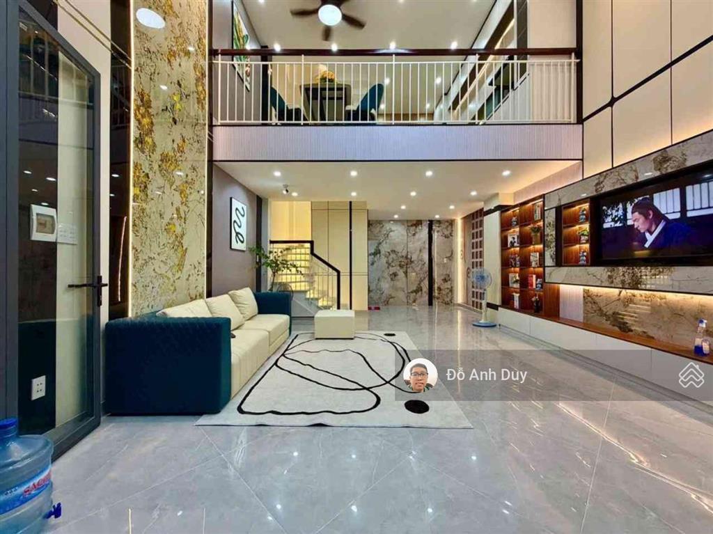 Nhà ngay chợ hạnh thông tây 60 m 2 tầng 3 pn 5 tỷ hẻm oto 6 m thông.