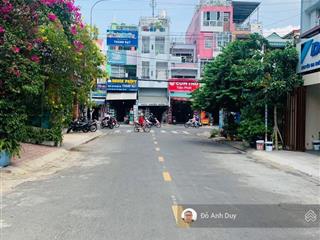 Nhà ngay chợ phạm văn bạch 70 m2 hẻm 8 m 6 tỷ hơn