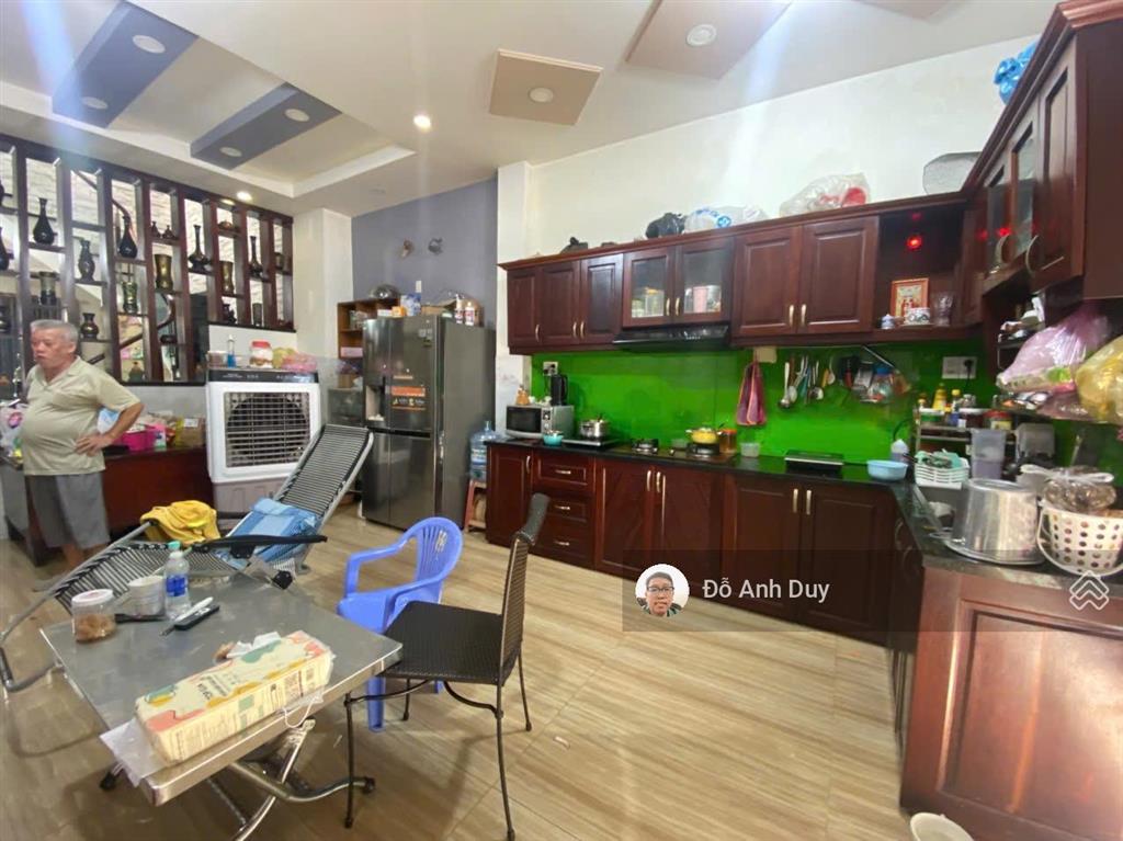 Nhà ngay chợ phạm văn bạch 70 m2 hẻm 8 m 6 tỷ hơn
