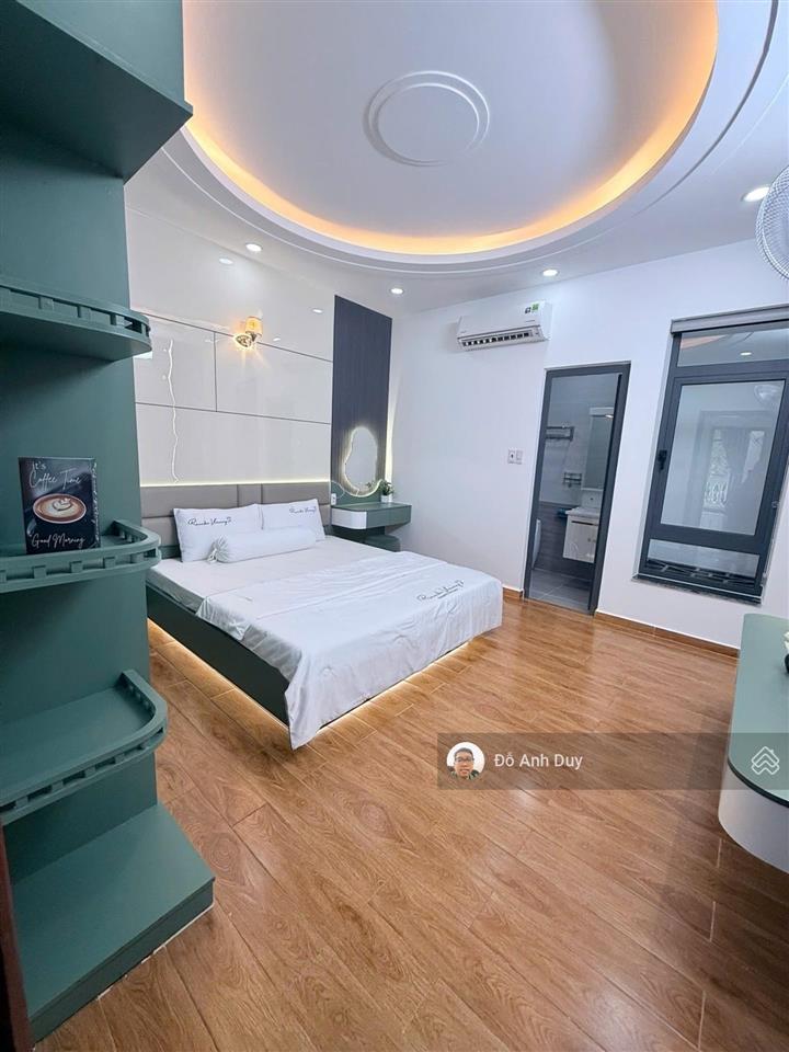 Nhà đẹp cạnh sân bay 70,9 m2 5 tầng 9 tỷ
