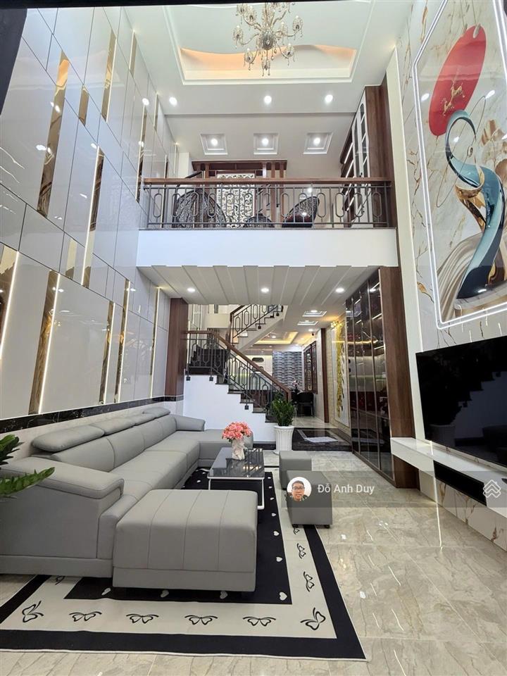 Nhà đẹp cạnh sân bay 70,9 m2 5 tầng 9 tỷ