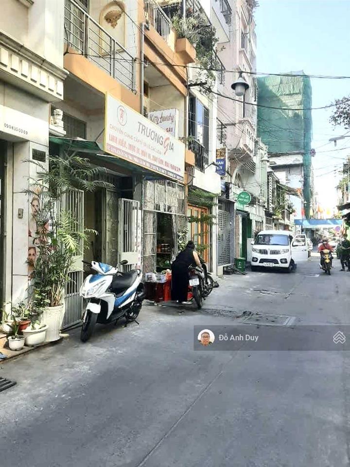 Nhà sâu lưng etown 2, 70 m 4 tầng 7 tỷ trước nhà 6 m oto ngủ nhà