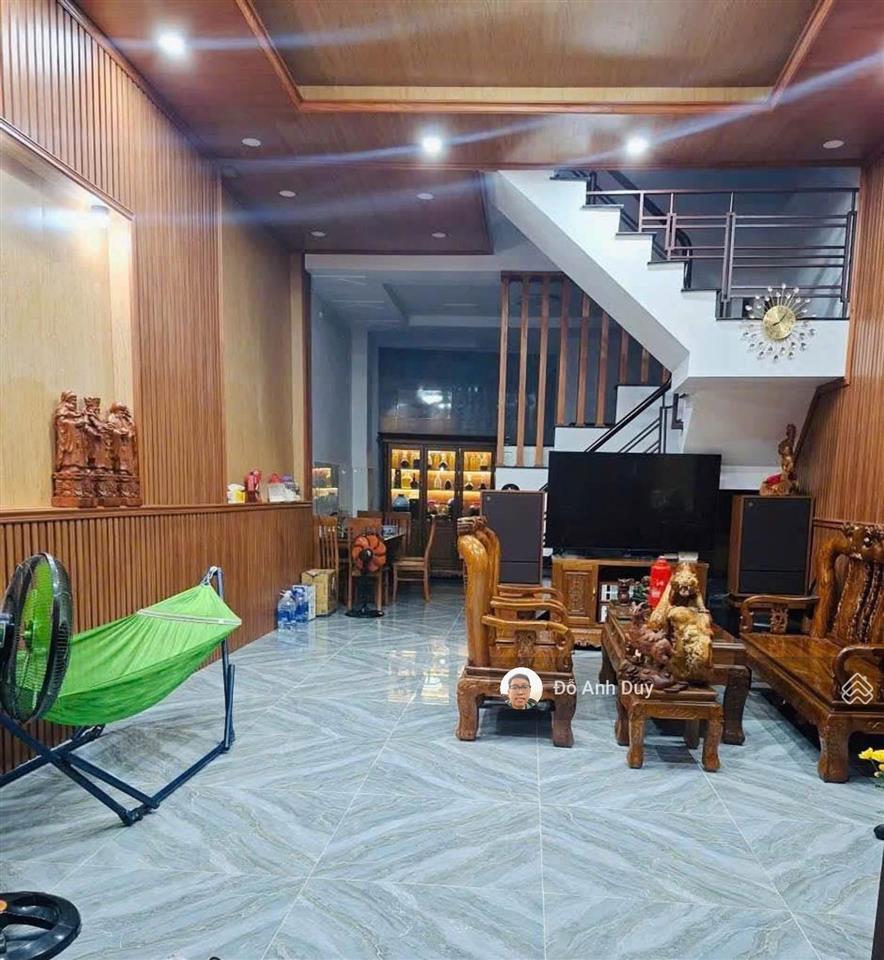 Nhà 4 x 15 m 3 tầng 6 tỷ oto thông cạnh chợ hạnh thông tây