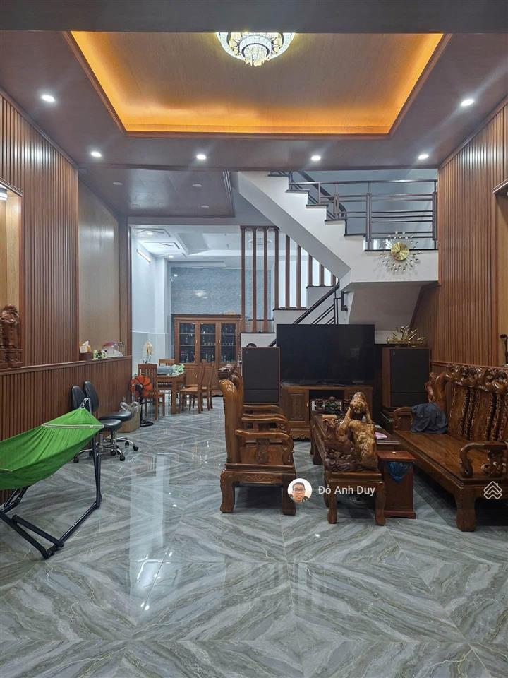 Nhà 4 x 15 m 3 tầng 6 tỷ oto thông cạnh chợ hạnh thông tây