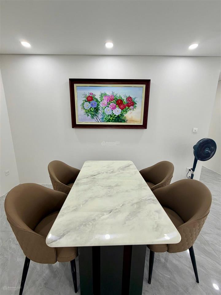 Cho thuê căn 3pn capital elite 119m  nội thất cơ bản và full đồ, giá từ 19tr,  0399 126 ***