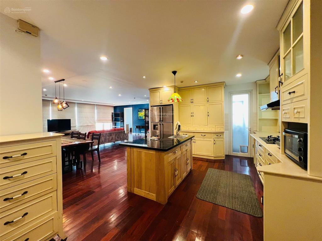 Cho thuê căn 3 ngủ e1 ciputra, diện tích 153m2, view cầu thăng long , giá 28,6 triệu/ tháng