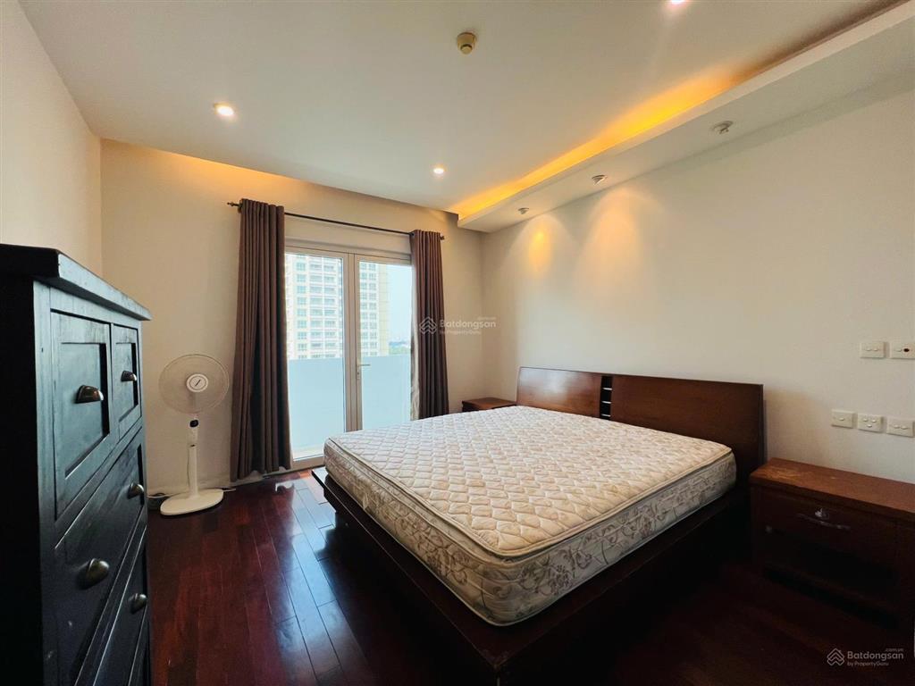 Cho thuê căn 3 ngủ e1 ciputra, diện tích 153m2, view cầu thăng long , giá 28,6 triệu/ tháng