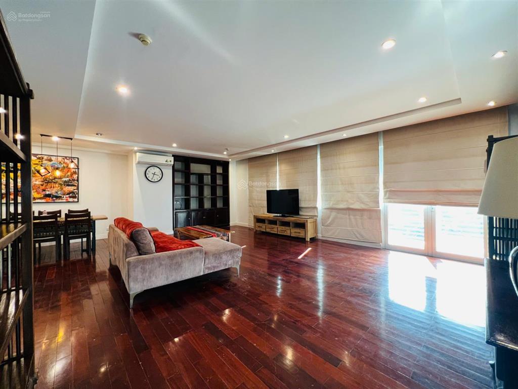 Cho thuê căn 3 ngủ e1 ciputra, diện tích 153m2, view cầu thăng long , giá 28,6 triệu/ tháng