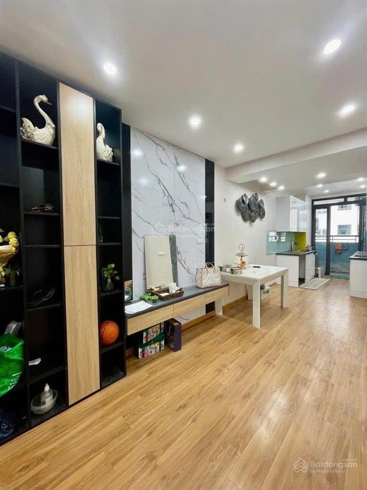 Bán căn hộ tòa tháp đôi 30t cầu giấy, 55m2, 4.65 tỷ, 2 ngủ, 1 vs, sổ đỏ cc, full nội thất mới đẹp.