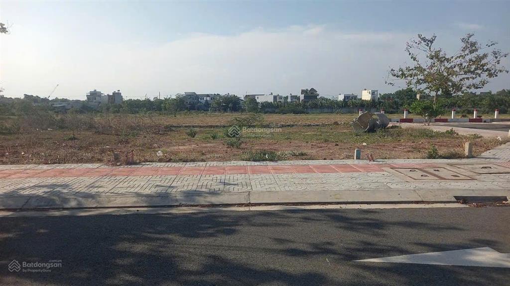 2 tỷ 380  chính chủ nhờ bán lô tđc hoà long, gần bv bà rịa