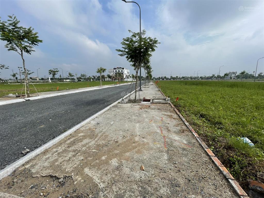Đất ngay tt hành chính thủ thừa